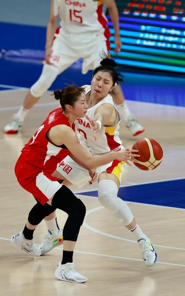 中国队绝杀日本队,陈雨菲扛起全队 中国队绝杀日本队,陈雨菲扛起全队