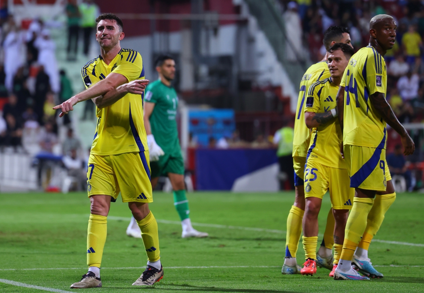 波兰队鏖战奥地利队，波尔带队取胜