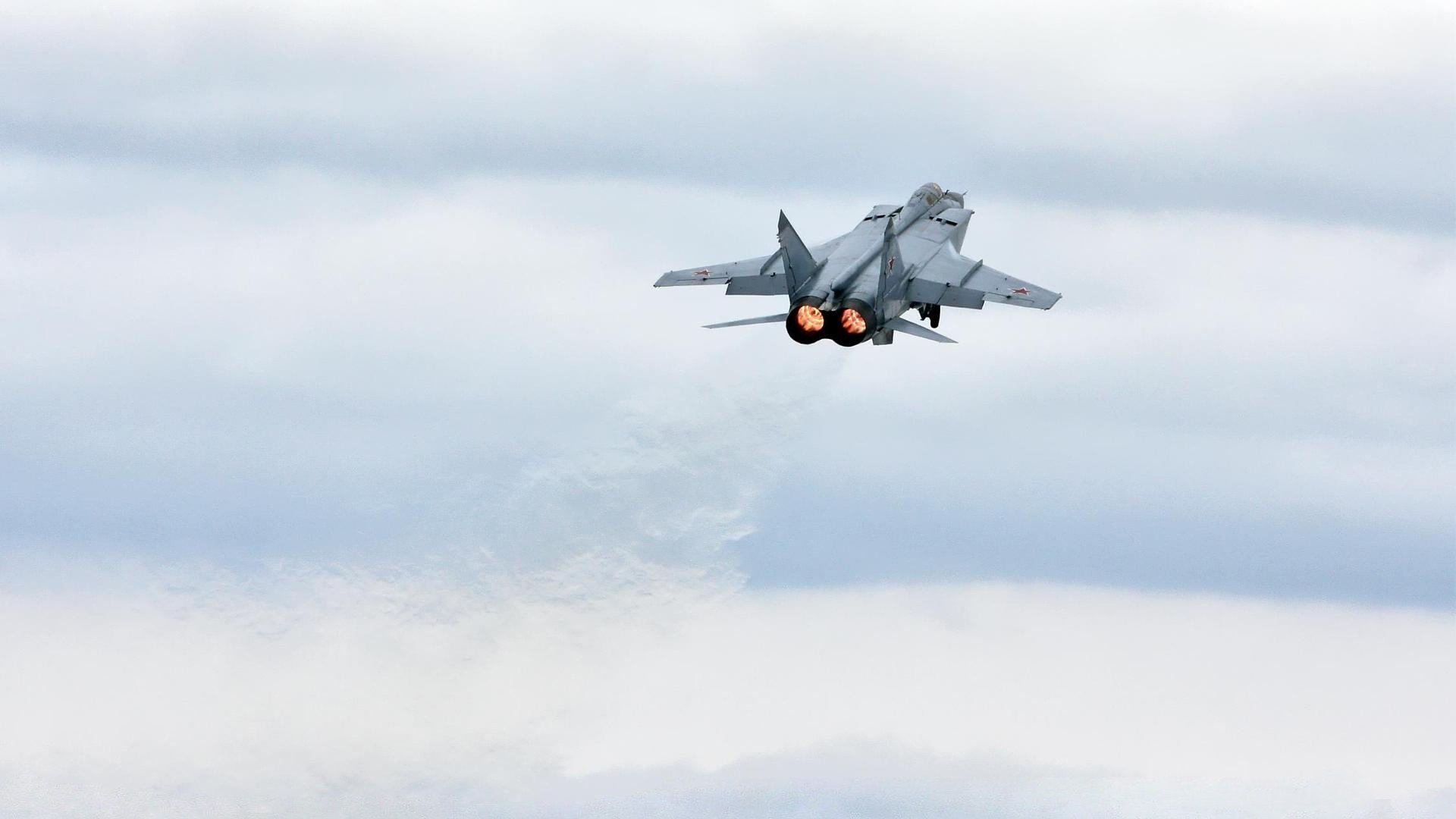 神话与齿轮，当黄金一代的精密仪器，撞上撒哈拉的磐石