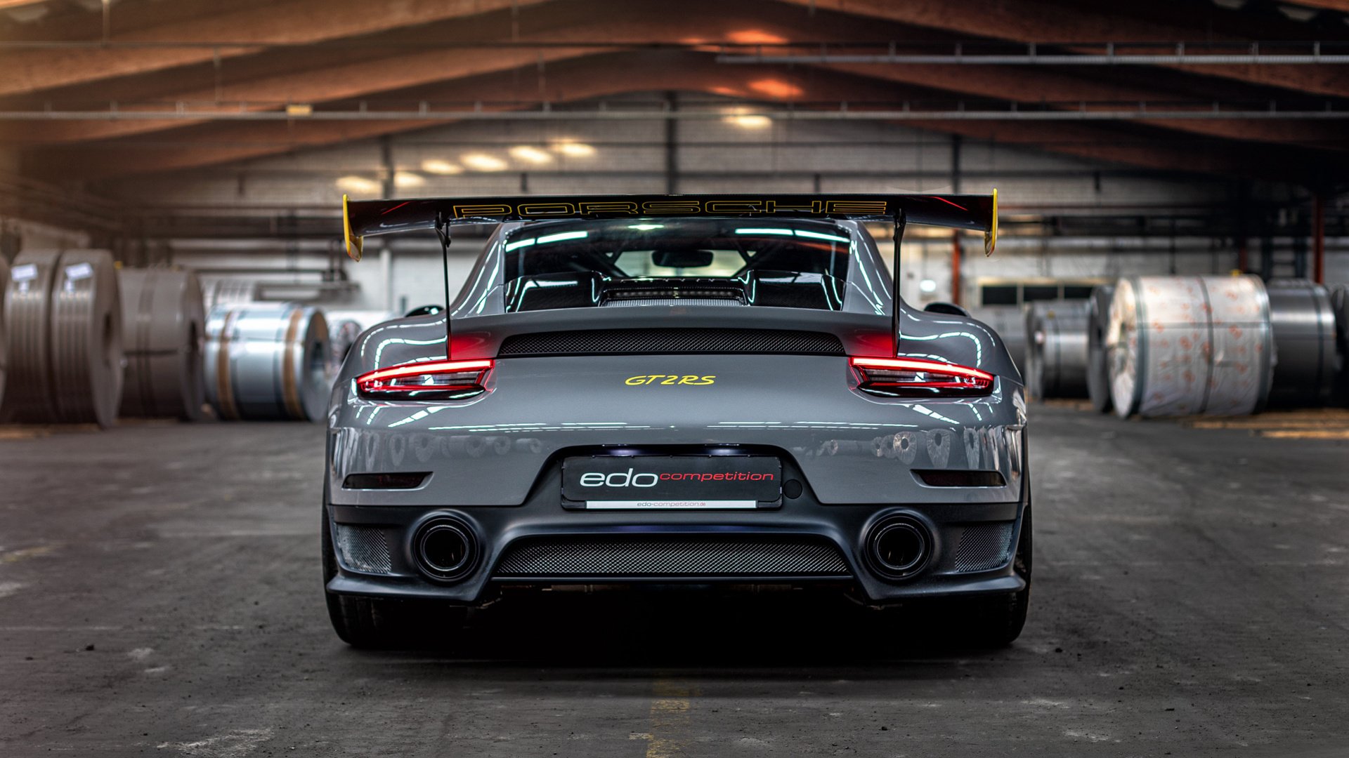 开云体育官网-佛罗伦萨的蝴蝶，委内瑞拉的悬念，与伯纳乌的君主，一场穿越时空的足球奏鸣曲